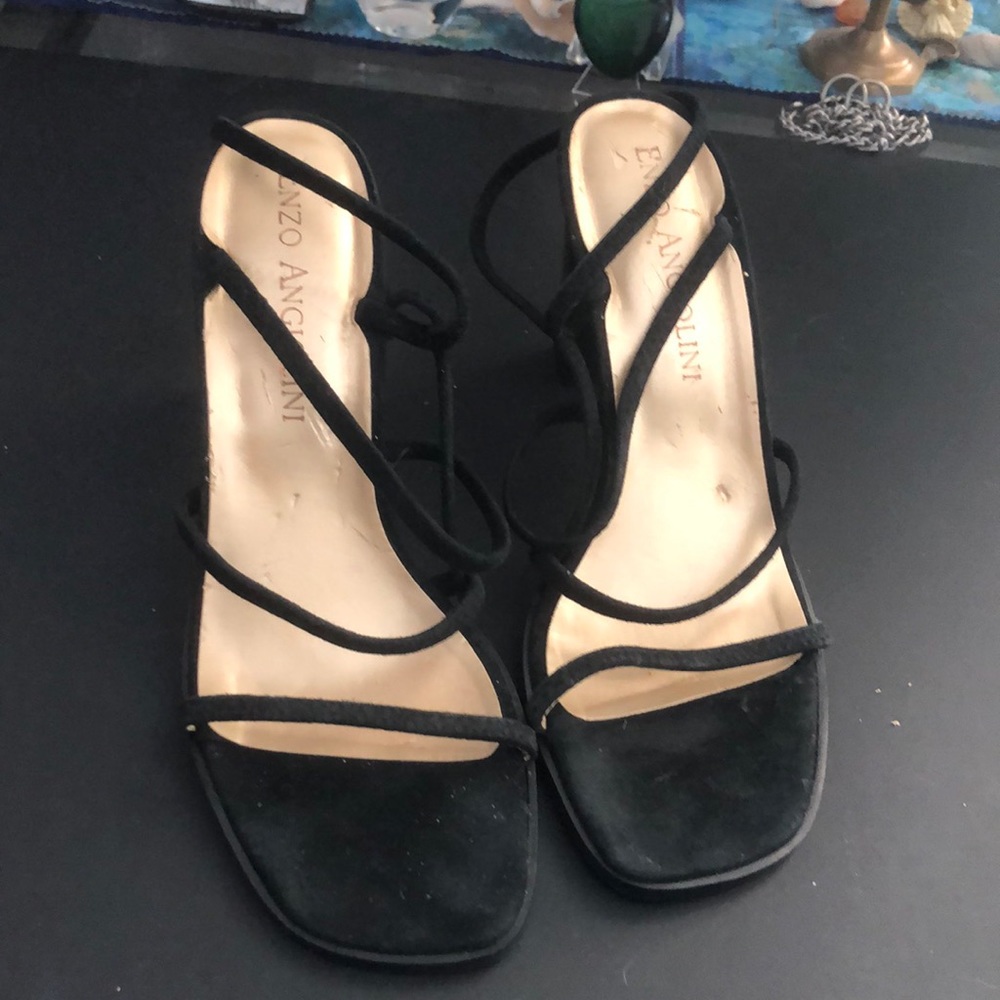 Ankle strap slip on sandals in black suede with wooden heels.